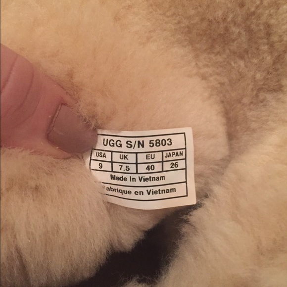 Bailey Button Ugg Boots - Picture 3 of 4