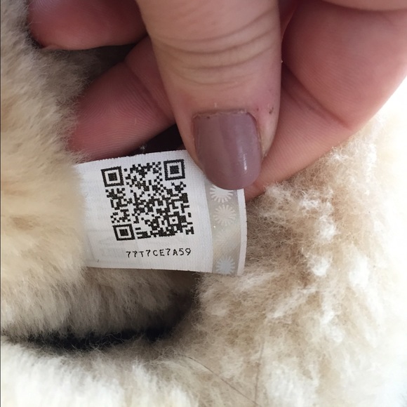 Bailey Button Ugg Boots - Picture 4 of 4