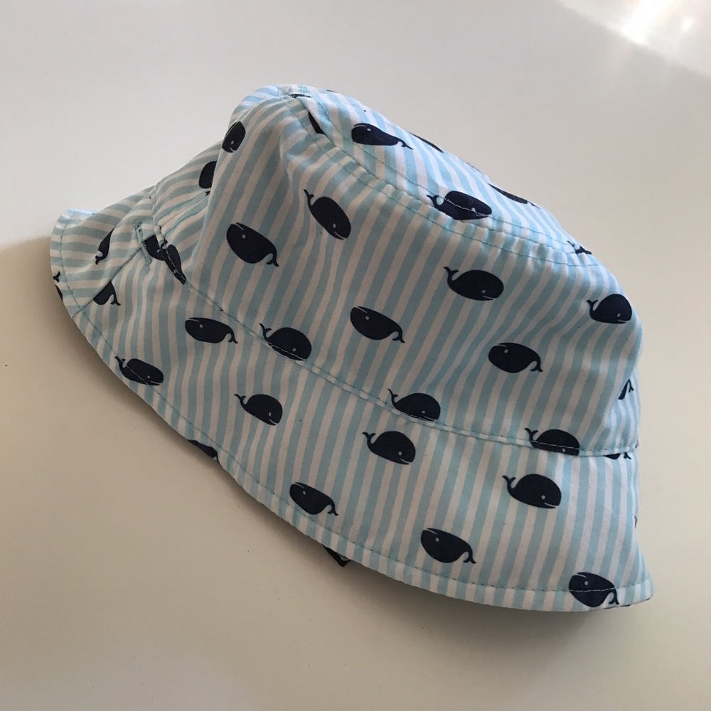 Toddler/Baby: Reversible Sun hat w/chin straps-EUC