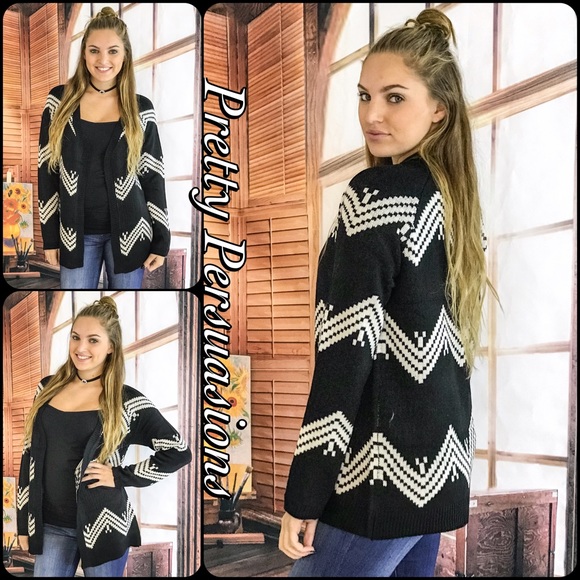 SALE NWT Slouchy Black White Chevron Knit Cardigan - Picture 3 of 4