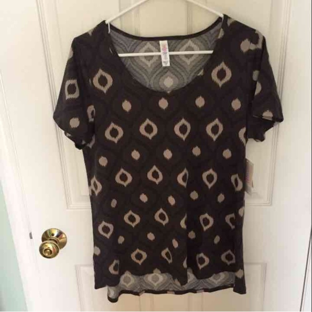 BNWT size medium LuLaRoe Classic T