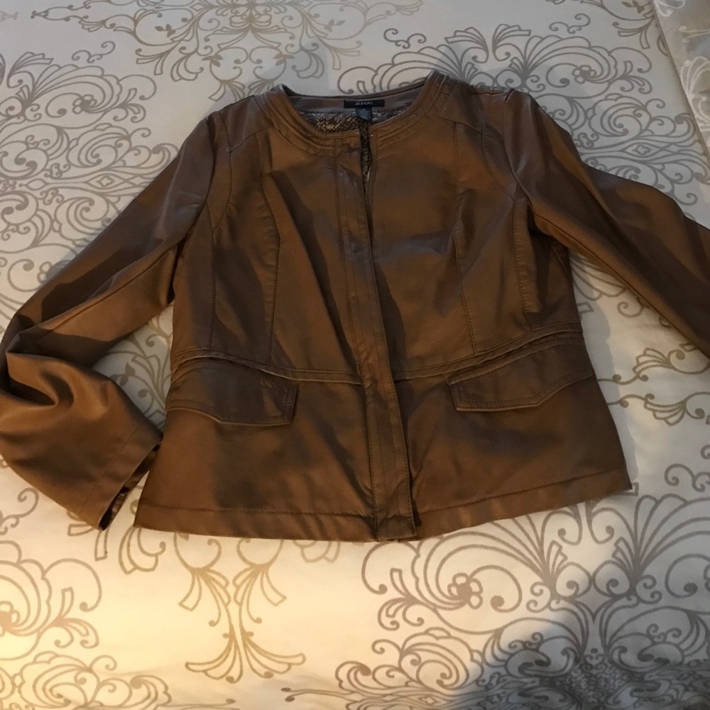 NWOT Alfani man made material. Gorgeous color..