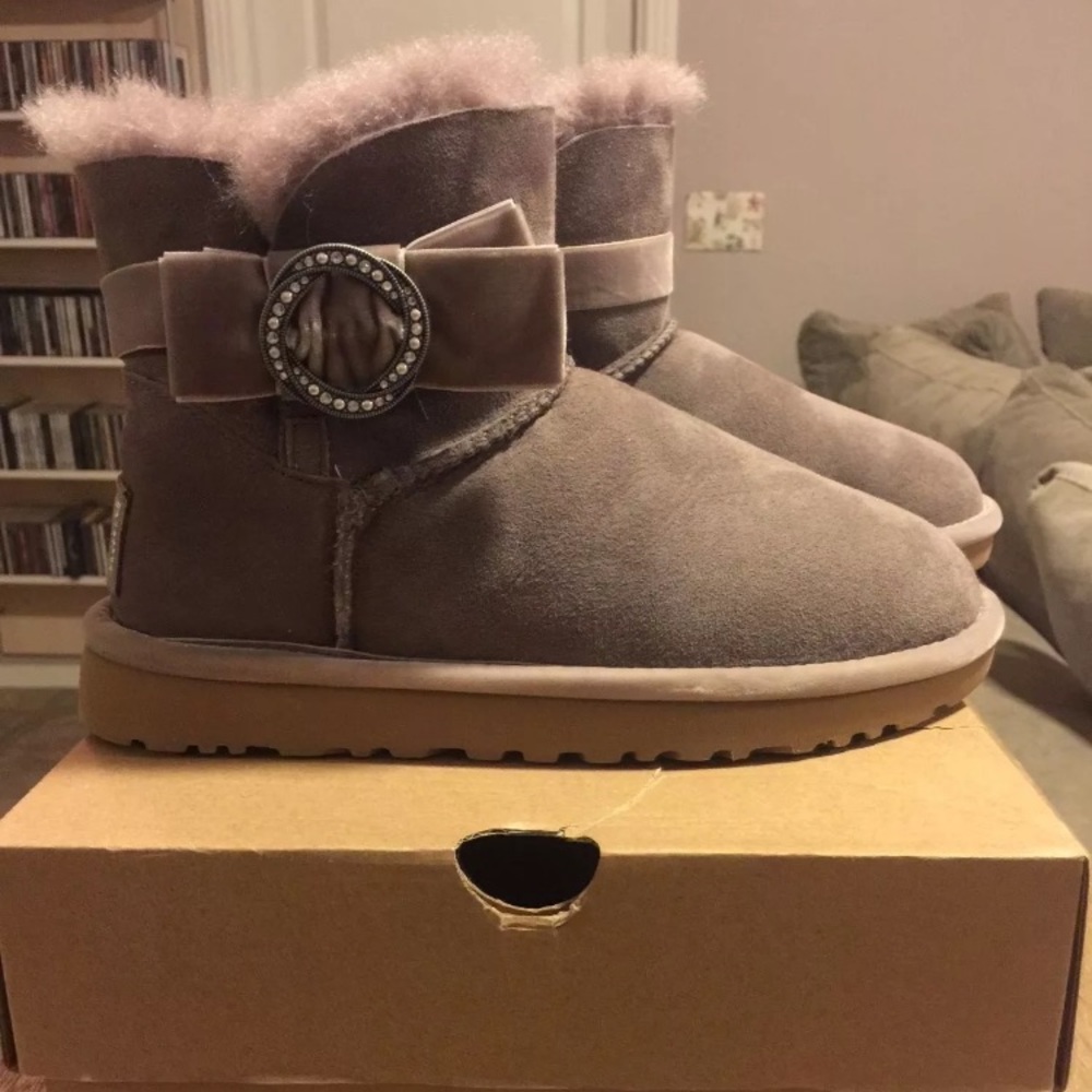 UGG boots size 6 new with box