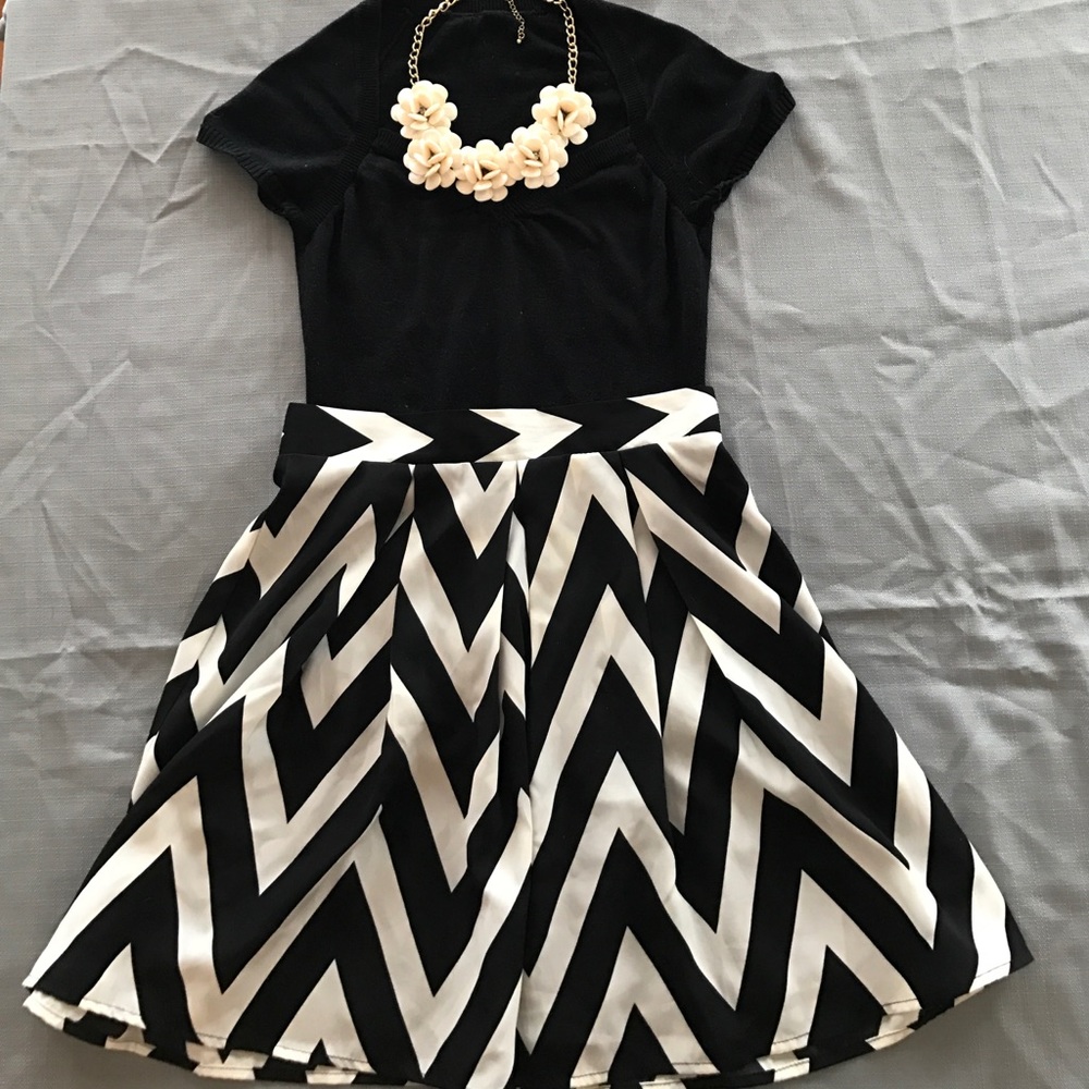 Adorable black and white chevron skirt