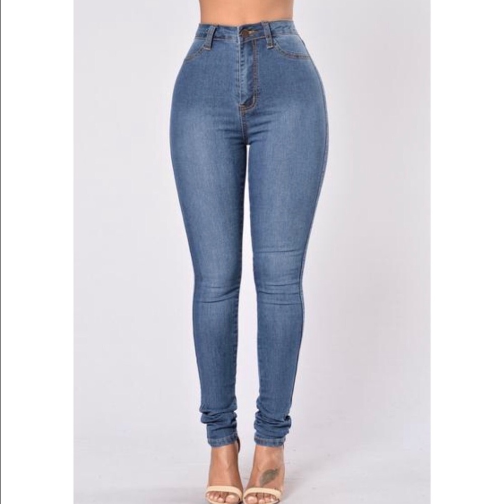 Fashion nova high waisted blue jeans