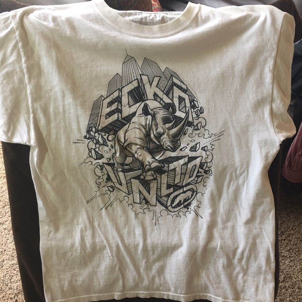 Tee shirt