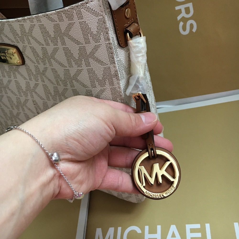 💖MK messenger💖crossbody vanilla - Picture 2 of 7