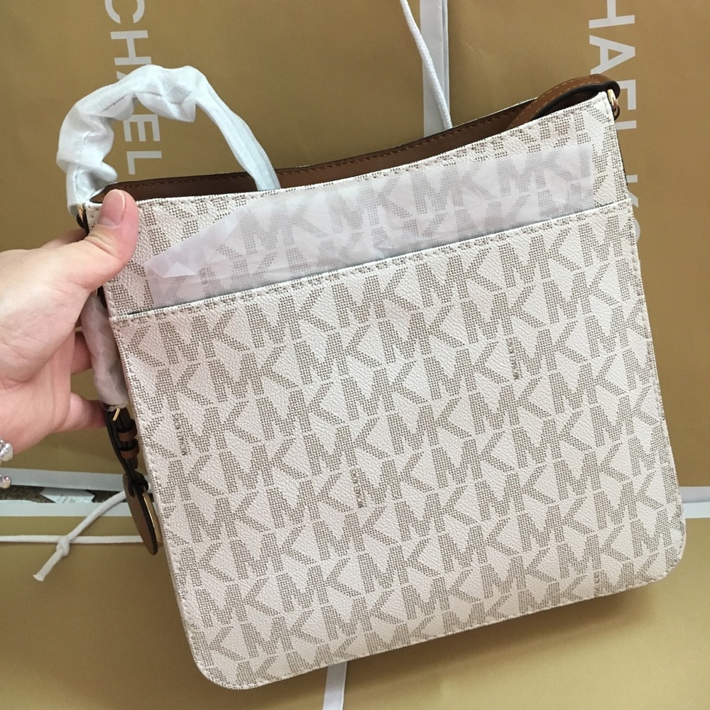 💖MK messenger💖crossbody vanilla - Picture 4 of 7