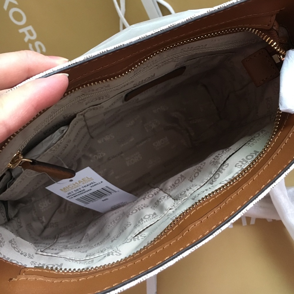 💖MK messenger💖crossbody vanilla - Picture 7 of 7