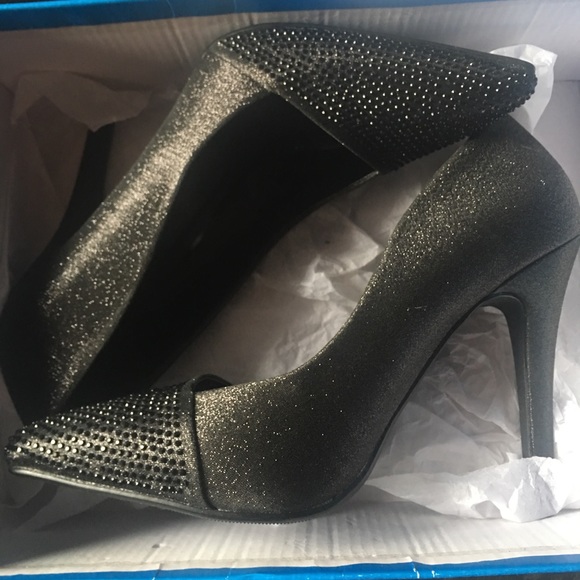 Heels - Picture 4 of 5