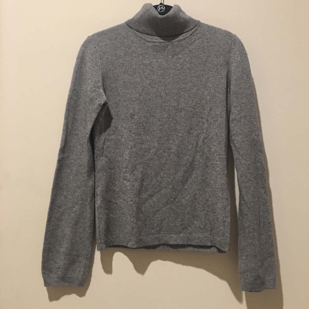 Bcbgmaxazria gray cashmere turtleneck