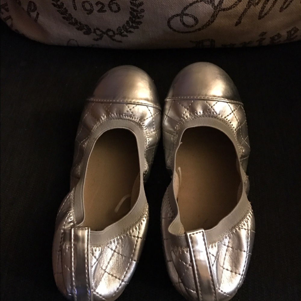 Girls silver flats