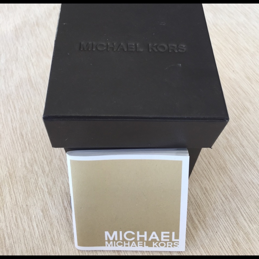 Michael Kors pearl faced watch - Picture 2 of 8