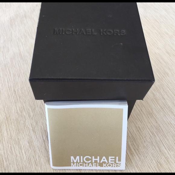 Michael Kors pearl faced watch - Picture 2 of 8