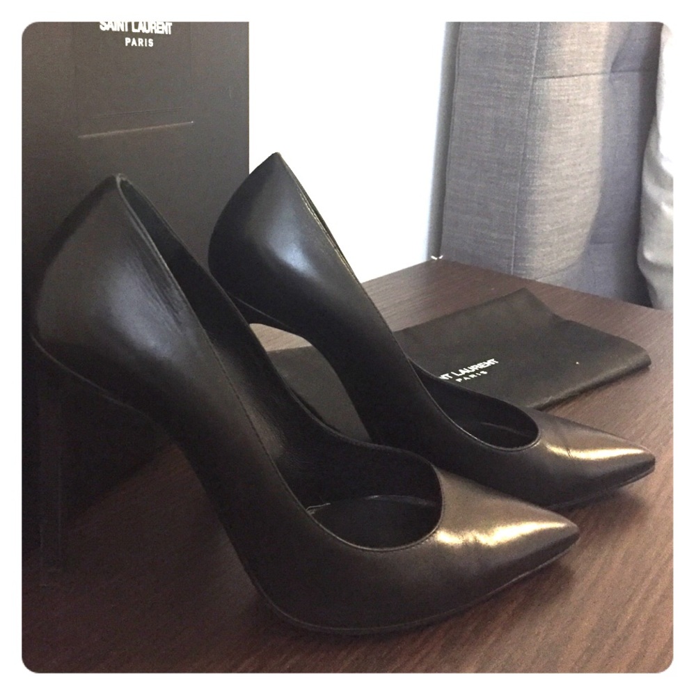 Saint Laurent classic black pumps