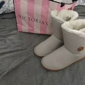 🎆Flash Sale🎆Brand new bailey button Uggs