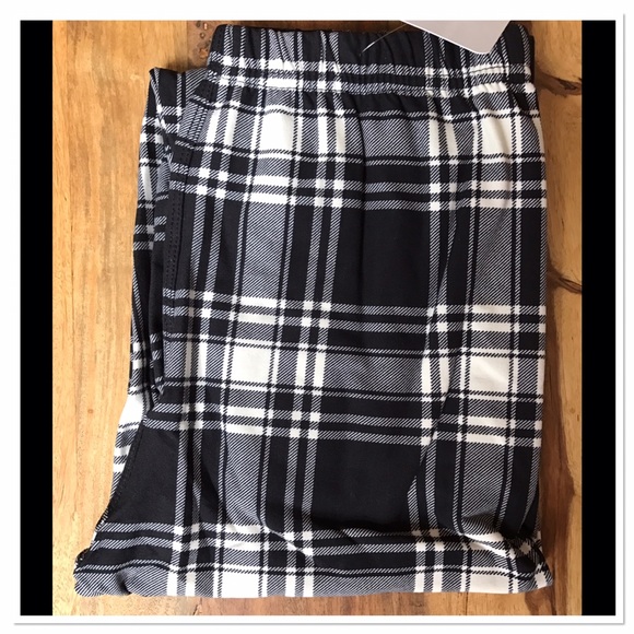 LAST ONE!! Plaid knit leggings OS - Picture 4 of 4