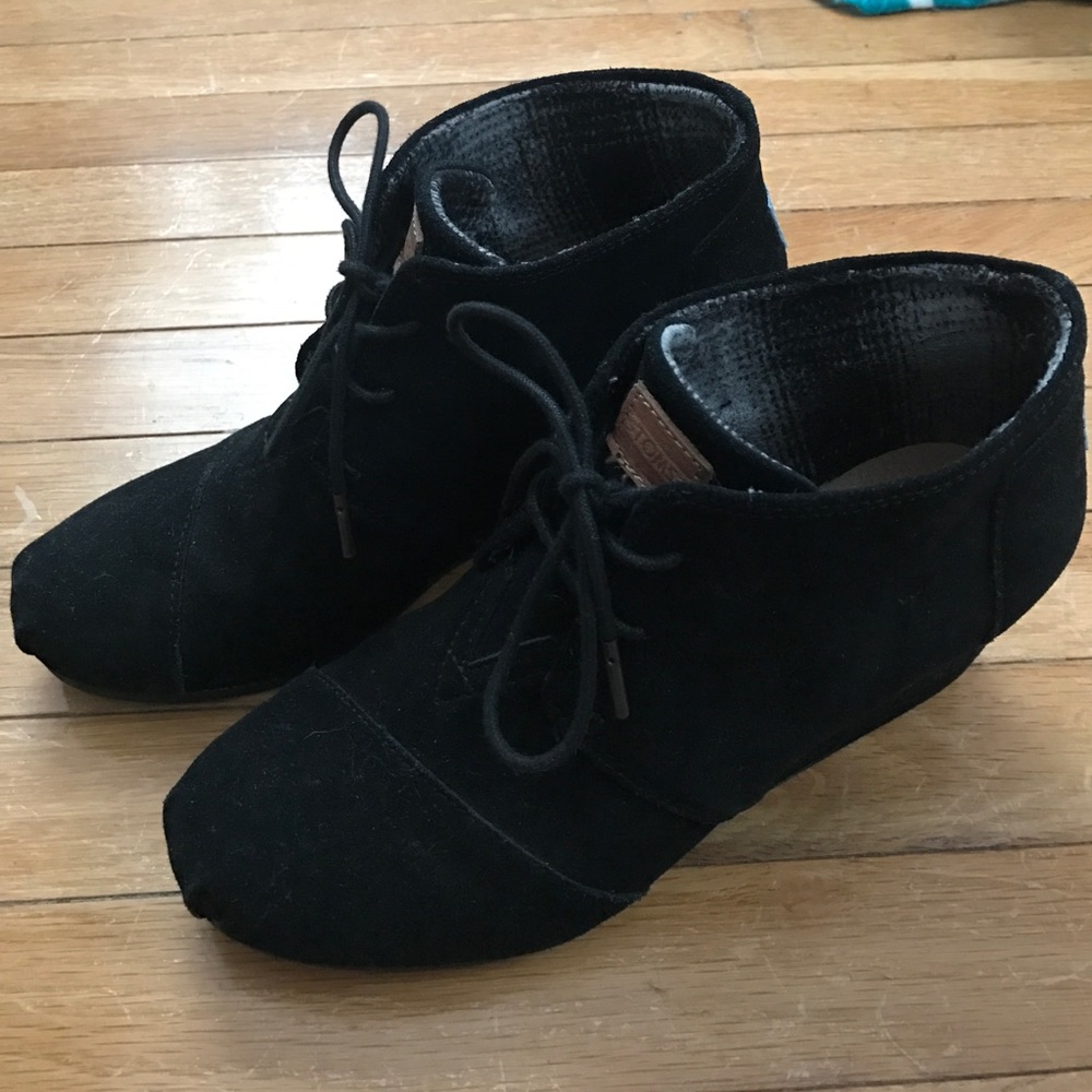 Toms black suede desert wedges