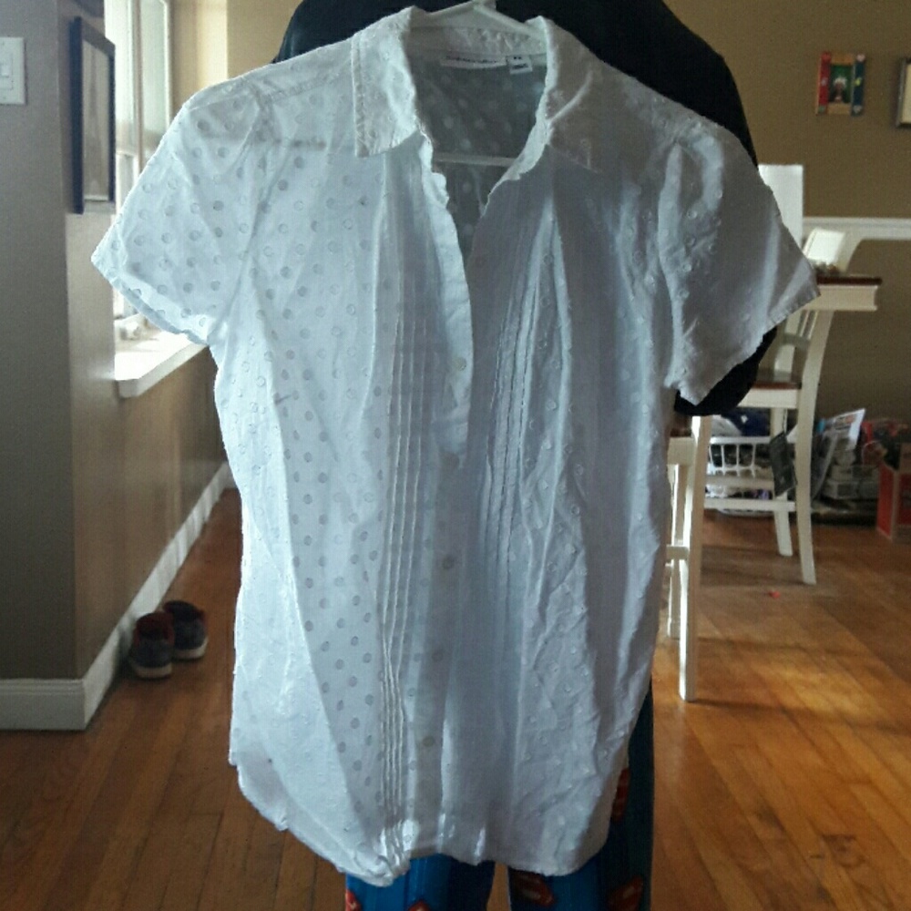 Very cute button up top with collar