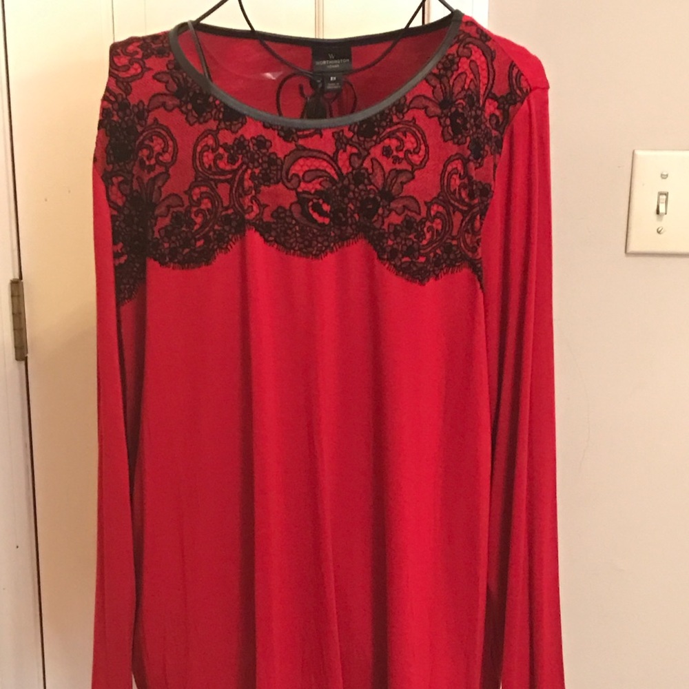 RED TOP WITH LACE PRINT AND FAUX LEATHER TRIM NECK