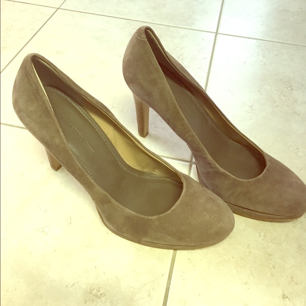 Banana Republic Suede Platform Pumps Size 10