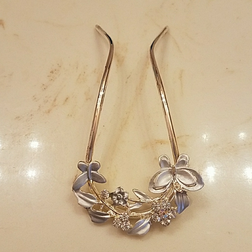 Beautiful hairpiece with butterflies and gems.