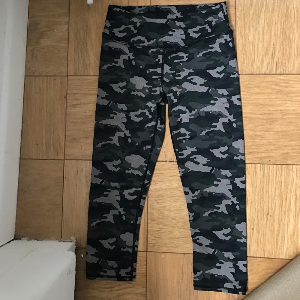 Black camo leggings