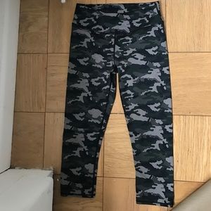 Black camo leggings