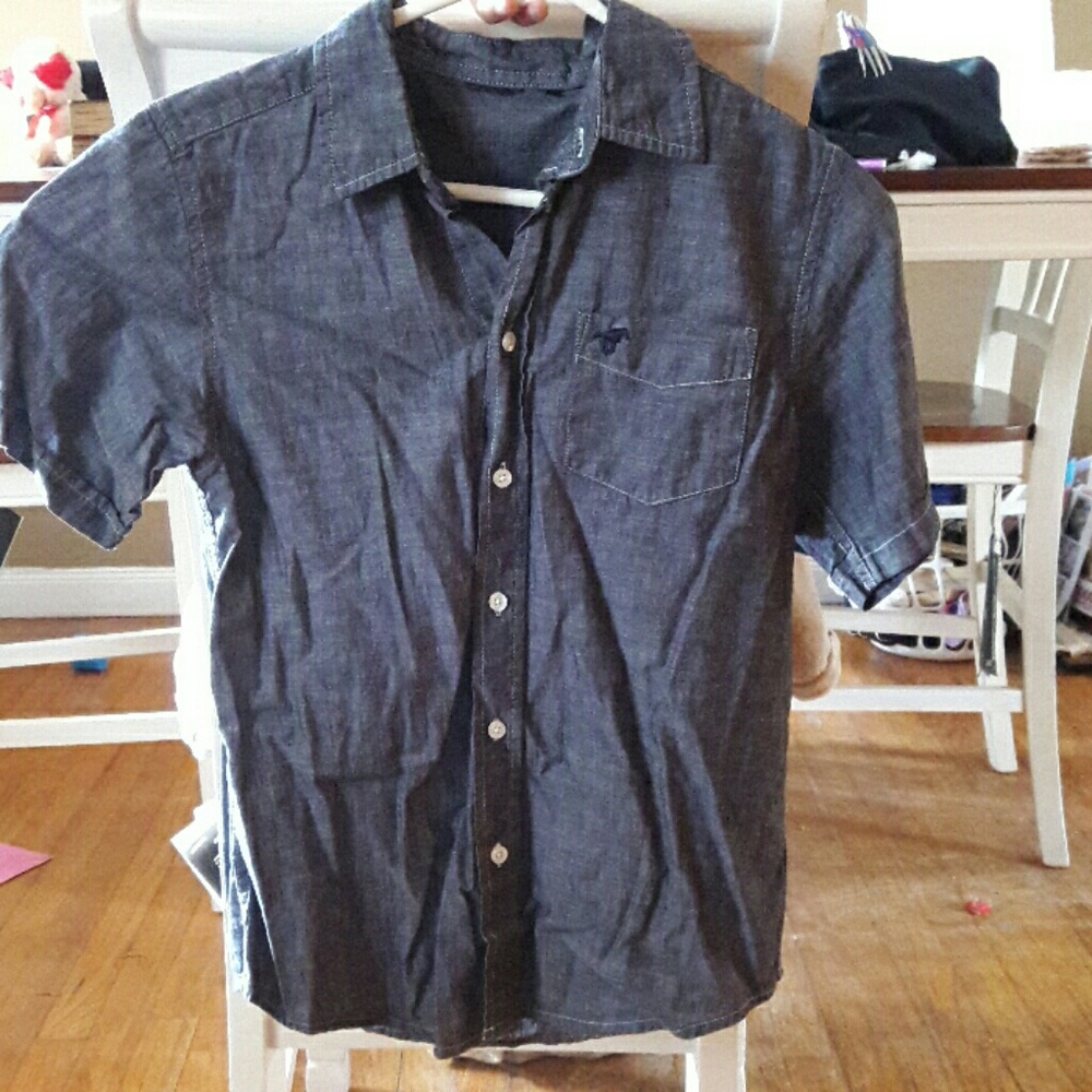 Cute button up shirt with pocket