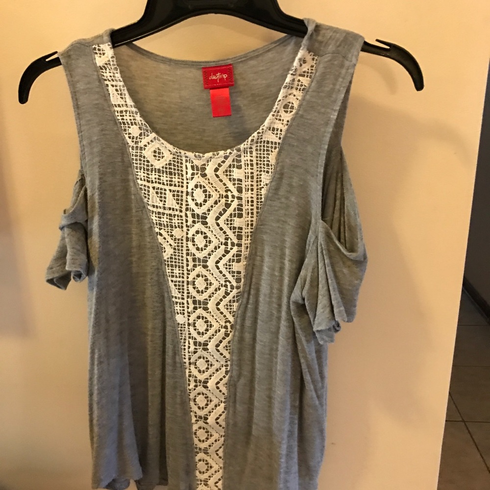Day trip "cold Shoulder NWOT Top Size L