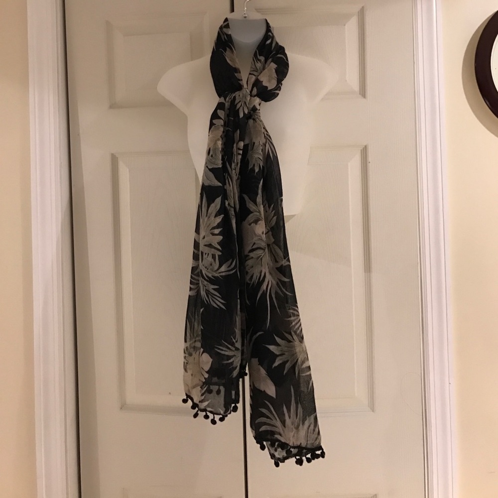 Plant Pattered Scarf