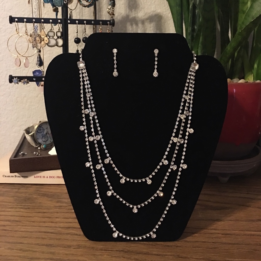 Necklace and earring set