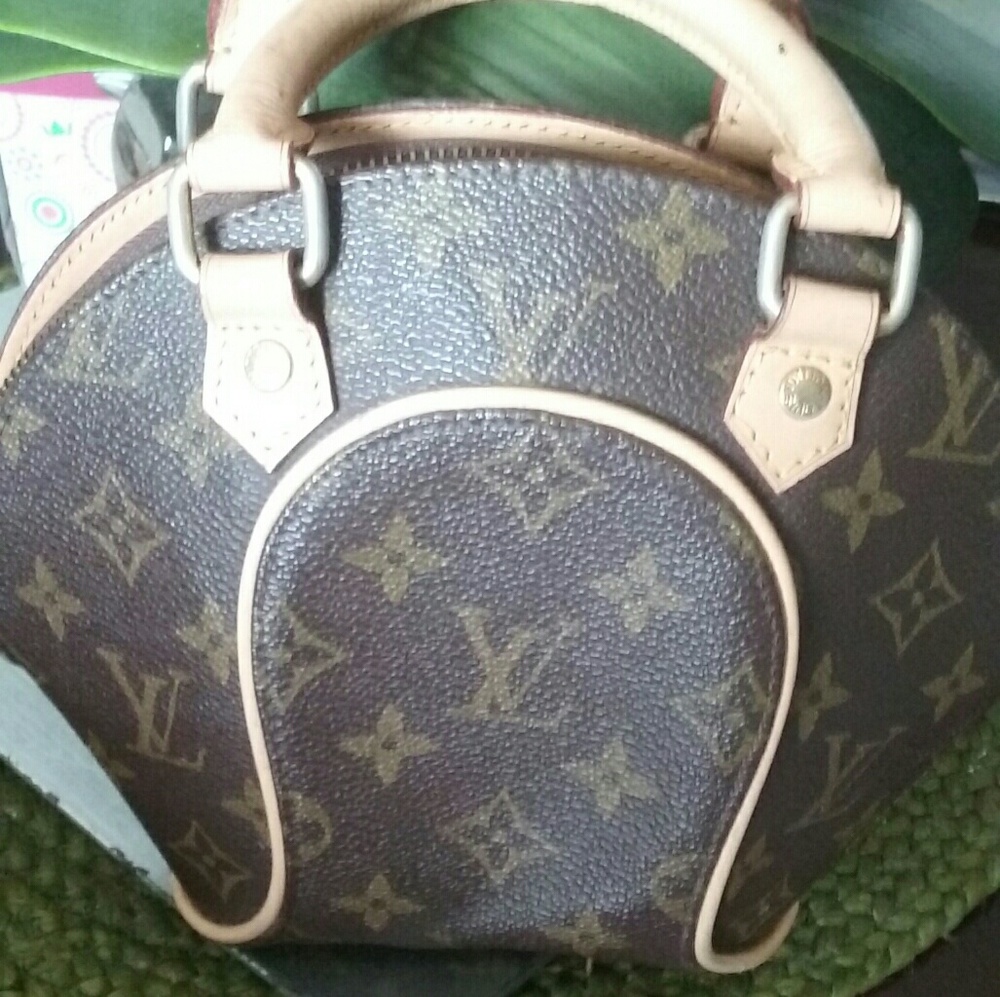 purse - Picture 2 of 3