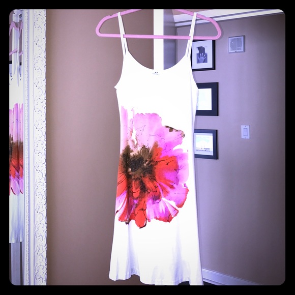 Three Dots Dresses & Skirts - Three dots sweet white cami dress with flower