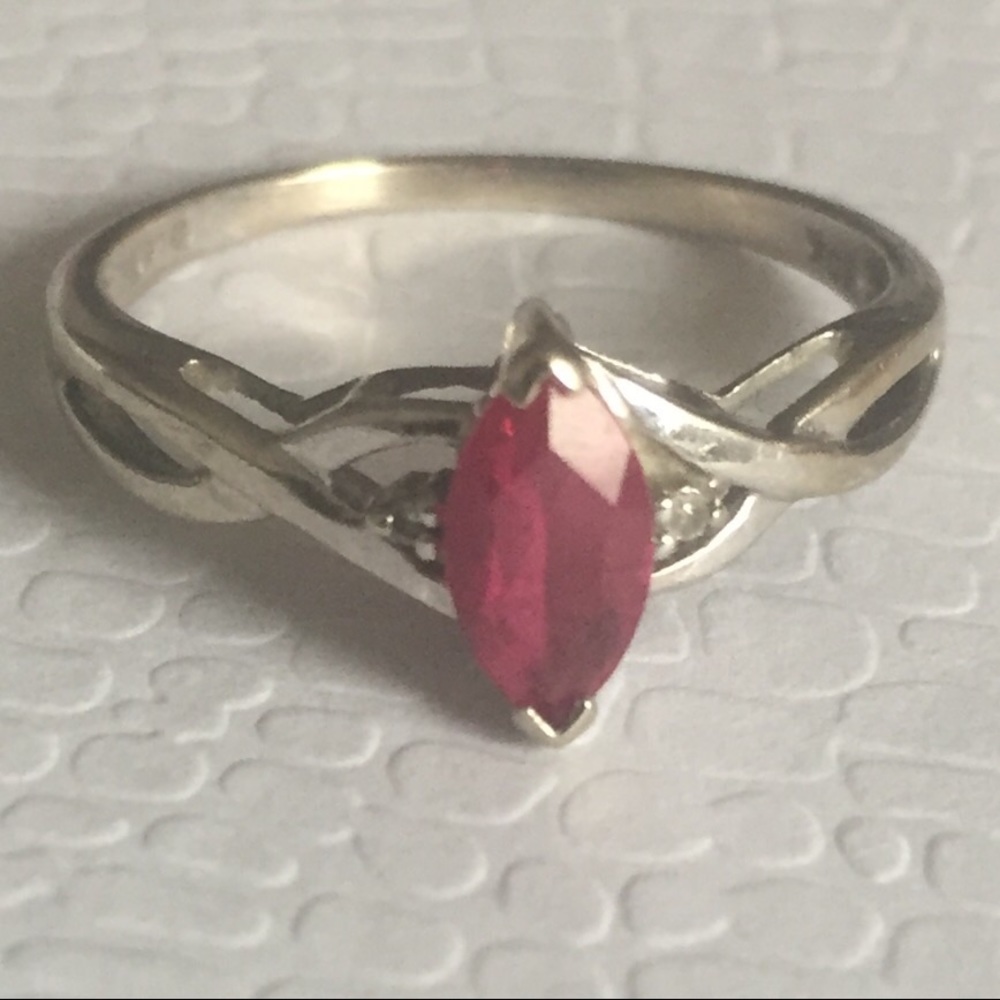 WHITE GOLD RUBY DIAMOND