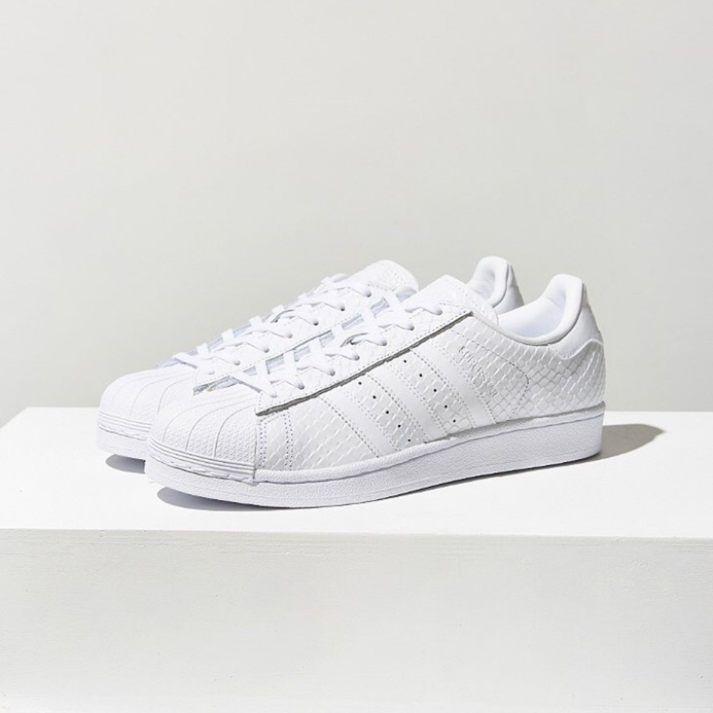 LOOKING FOR THESE ADIDAS SNAKESKIN