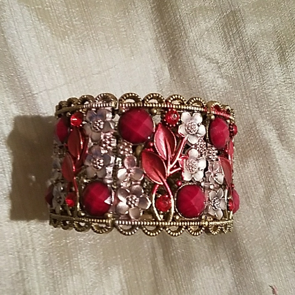 Cute colorful bracelet with nice details