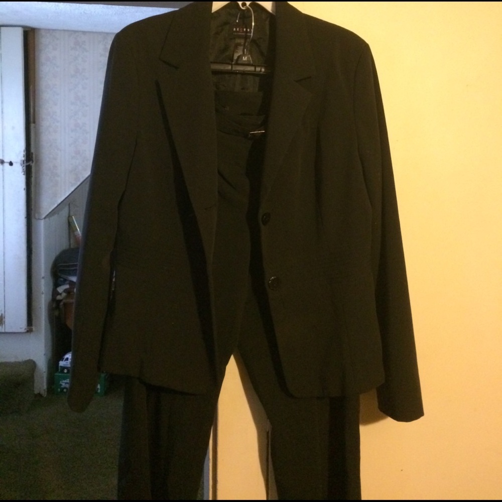 Pant suit