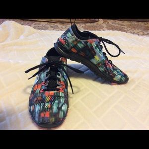 Great condition- Nike sneakers 6.5