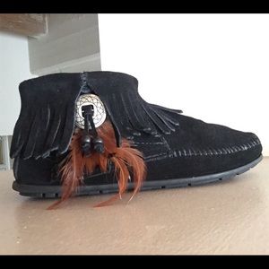 Minnetonka Fringe Moccassins