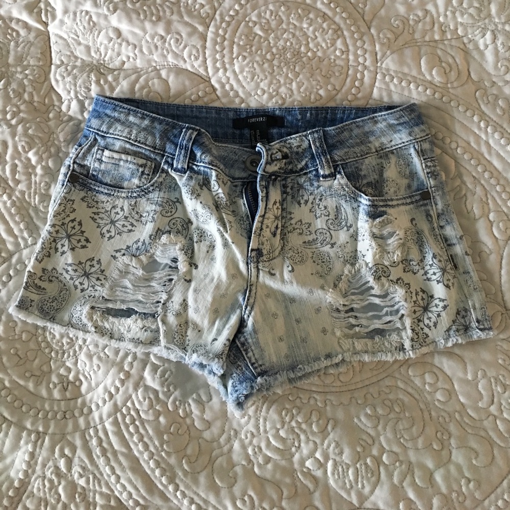 Woman's shorts
