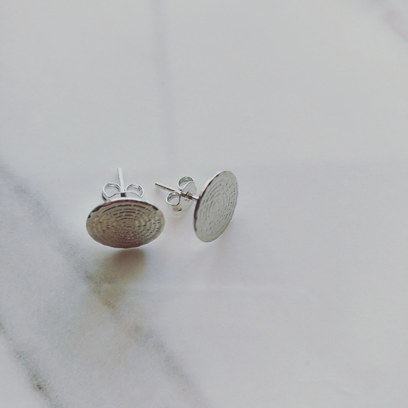 Alquimia Jewelry - Dainty silver jewelry stud earrings