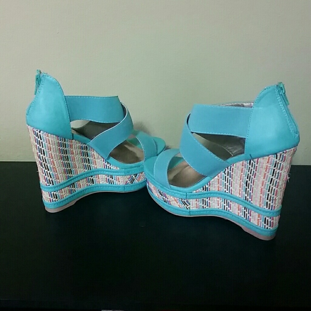 Multi color wedges