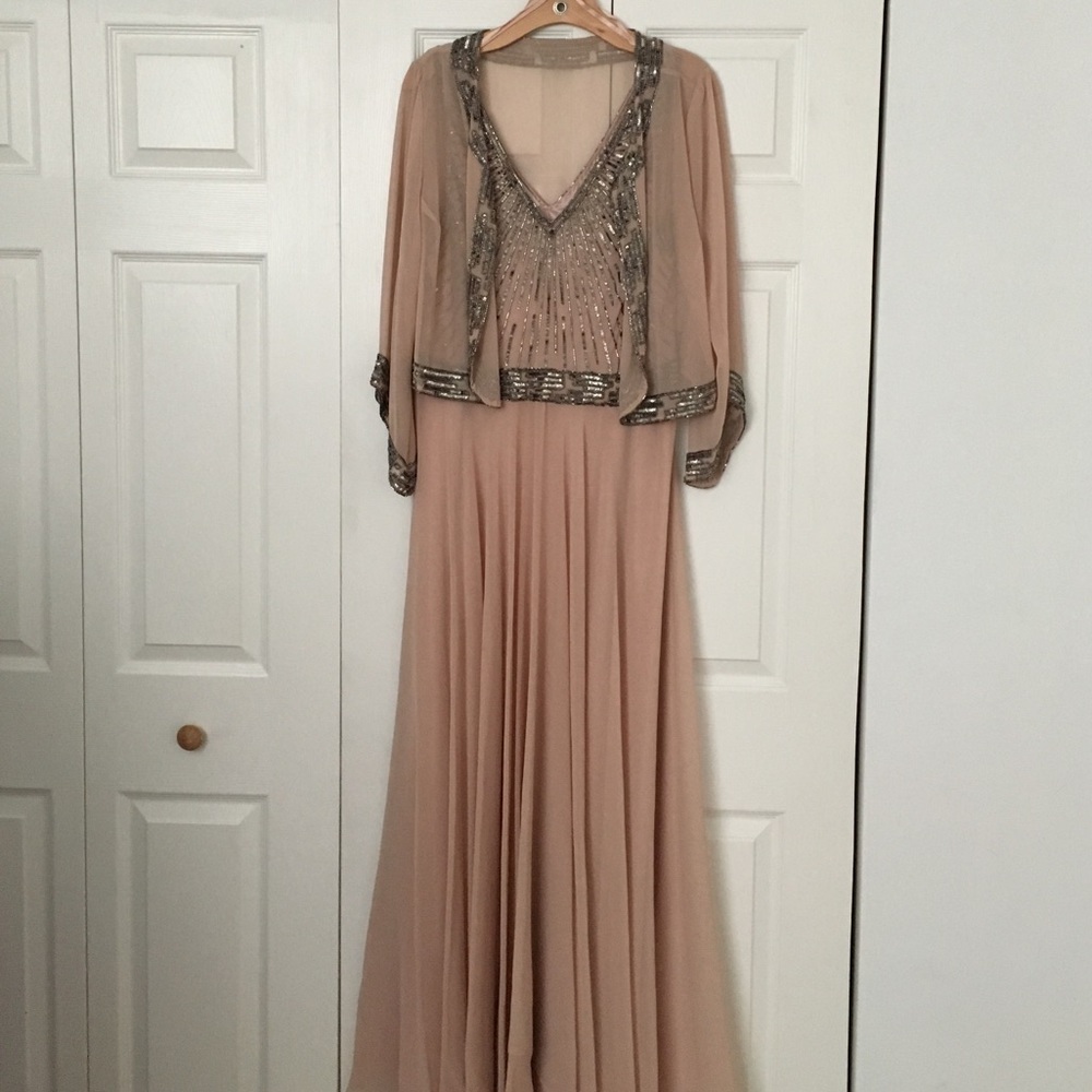 Beautiful floor length Jkara dress