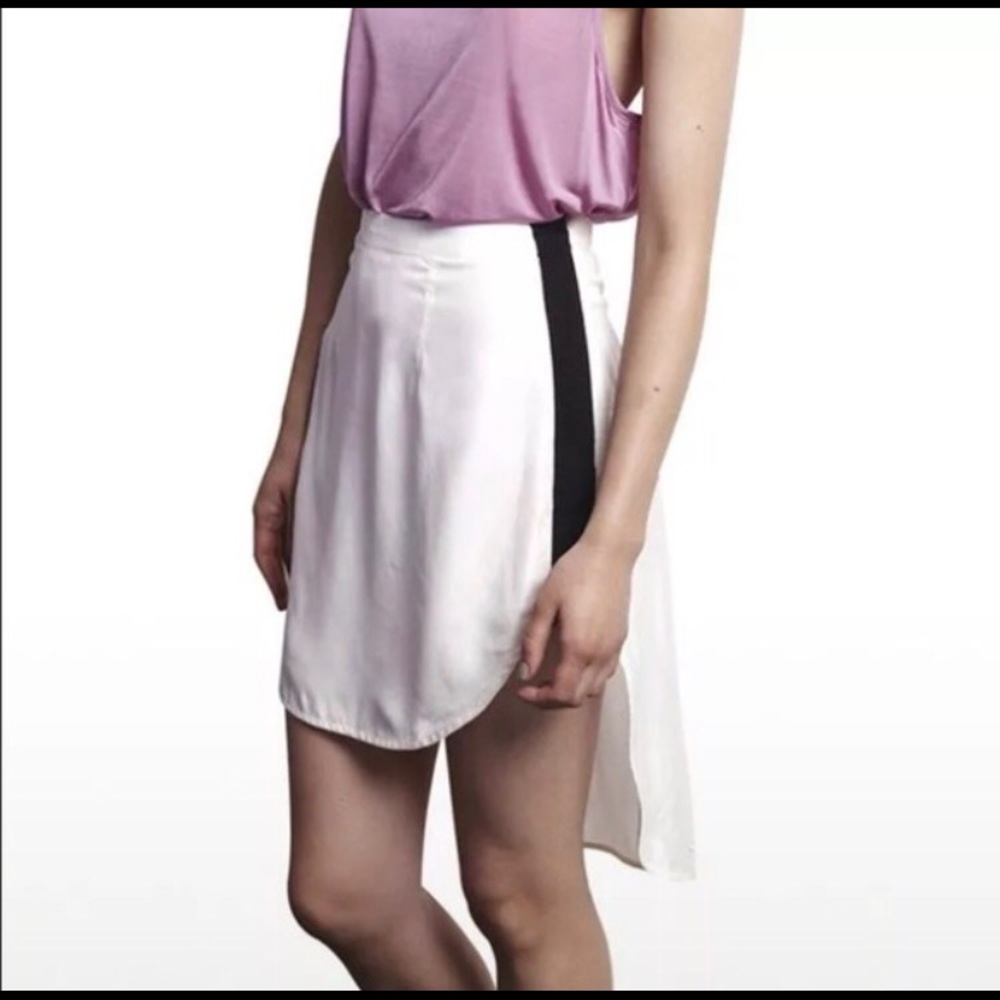 Shakuhachi D Ring Deluxe Scoop Hem Skirt Size SM