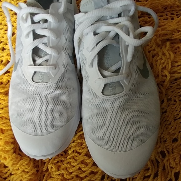Nike Shoes - NEW White Nike running shoes