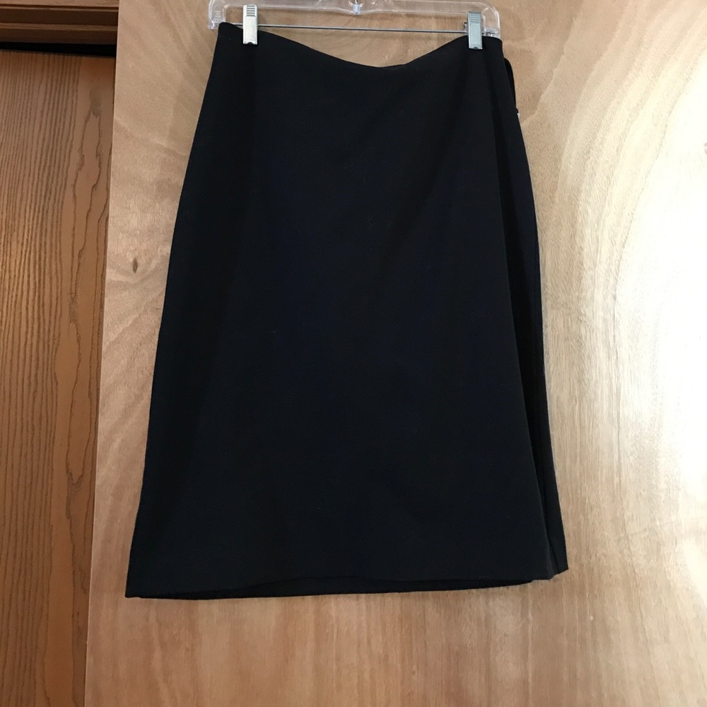 Gap skirt