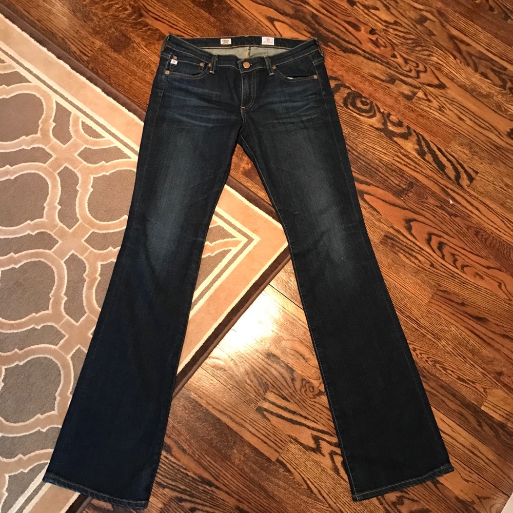 AG Olivia skinny boot cut. Size 28R