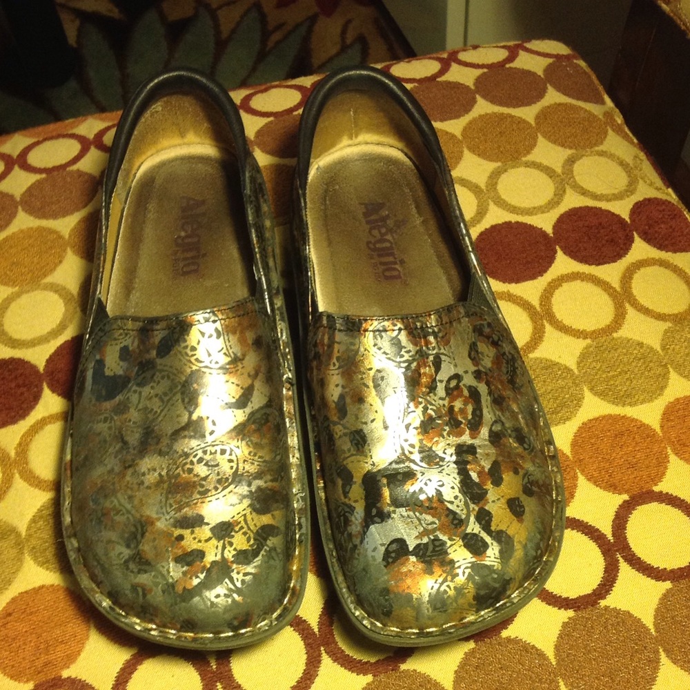 Nurse clogs size 40