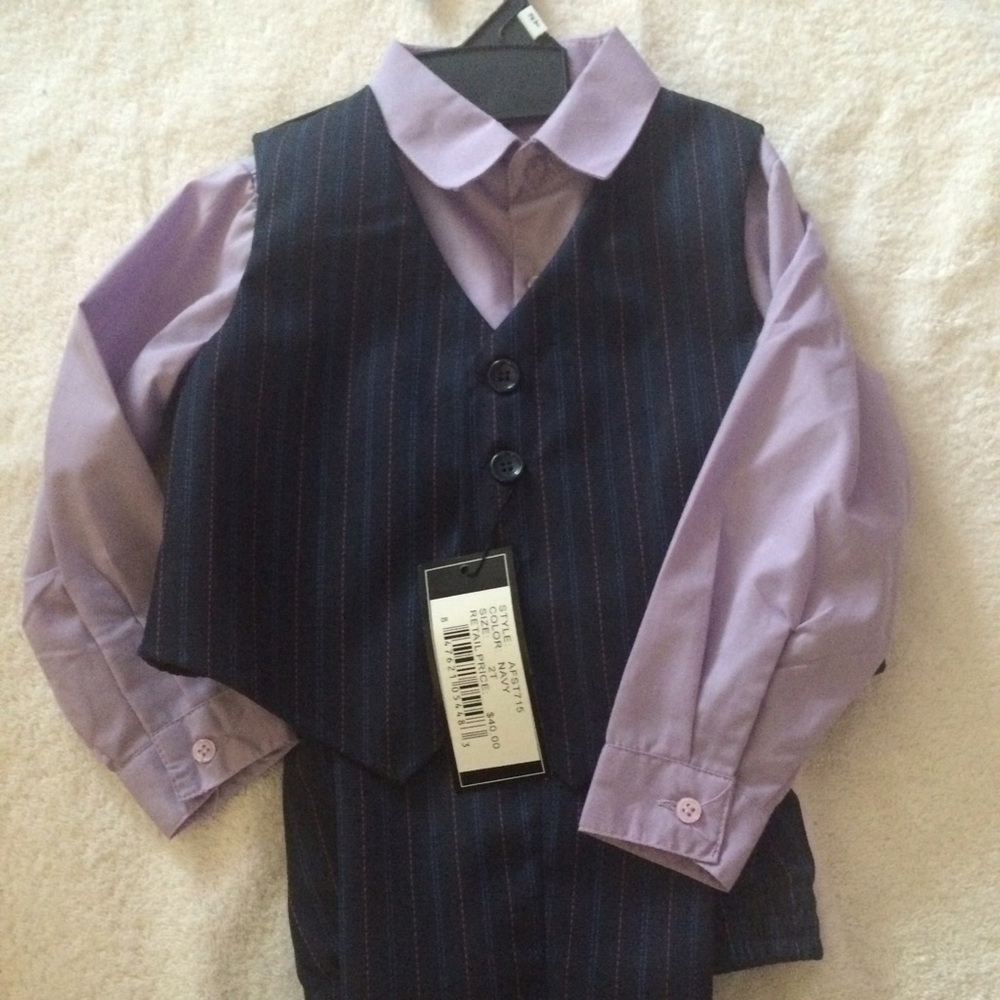 Boys 2t 3piece suit set NWT Andrew Fezza on hanger